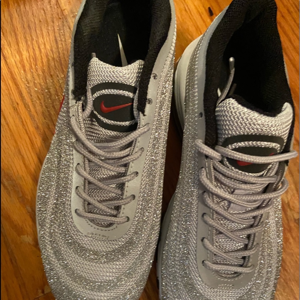 BRAND NEW SILVER AIRMAX